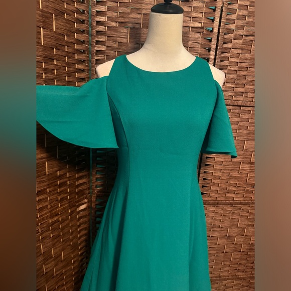 Eliza J 6 Green Dress Exposed Shoulders Off Shoulder Sleeves - Picture 3 of 14
